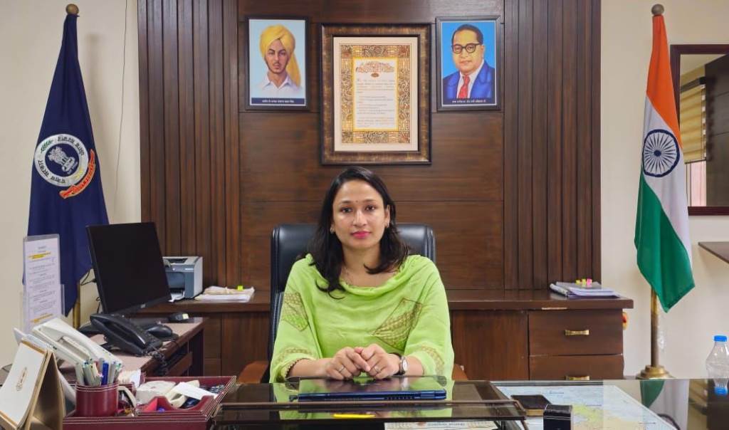 DM issues ban on fireworks Firecrackers will not be burst before or after the scheduled time on the occasion of Diwali Guru Nanak Dev Jis birth anniversary Christmas and New Year